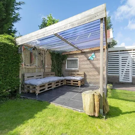 Cozy With Garden Holiday home